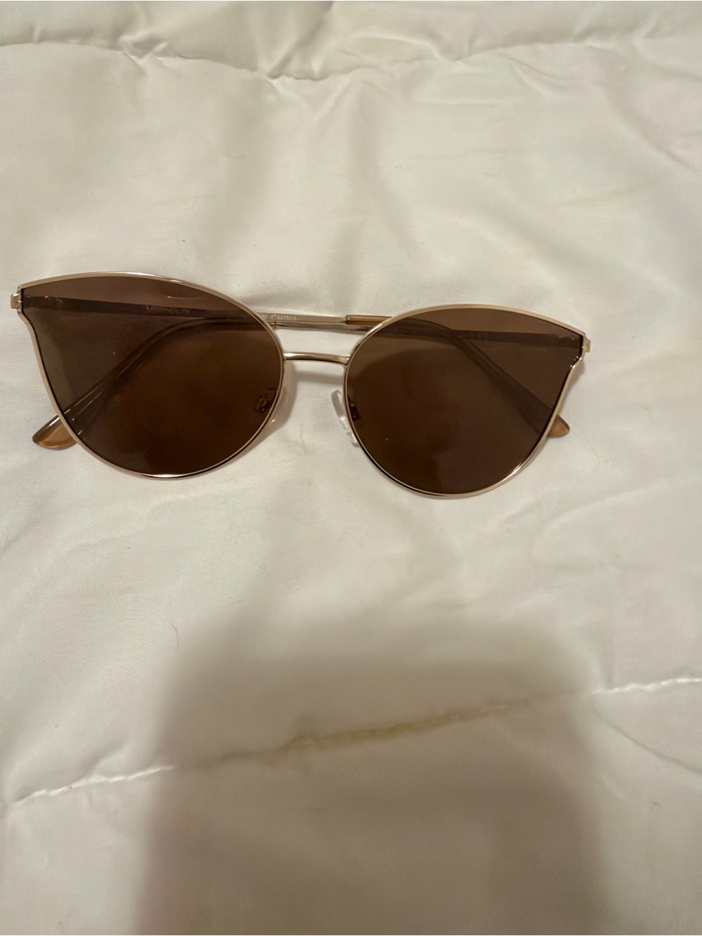 Like New Women's Brown Cat-Eye Sunglasses - Unbranded with Case